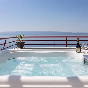 seaside-penthouse-with-hot-tub-sky-living.splithotels.org/