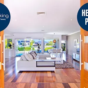 seaclusion-4bed-waterfront-sleeps-12.queenslandhotels.net/